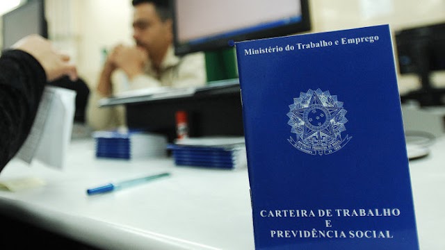 Brasil fecha 118.776 postos de trabalho em março, diz Caged