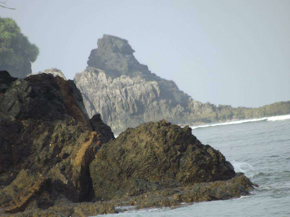 Wisata: Pesona Legenda Pantai Batu Naga, di Kabupaten 