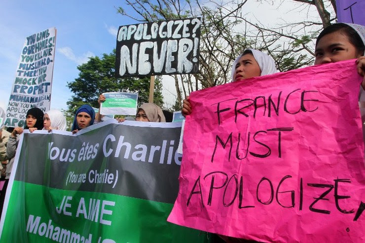 Filipino Muslim students, religious and community leaders stage a protest in Marawi City in southern Philippines on January 14, 2015. Around 1,500 people protested in one of the Philippines' main Muslim-majority cities on January 14 against the French satirical weekly Charlie Hebdo's caricatures of the Prophet Mohammed, police said. AFP PHOTO / MARK NAVALES