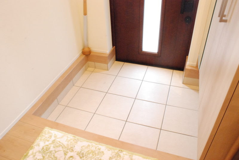 続 ザラザラ玄関タイルとの戦いに救世主 Kukkakakku