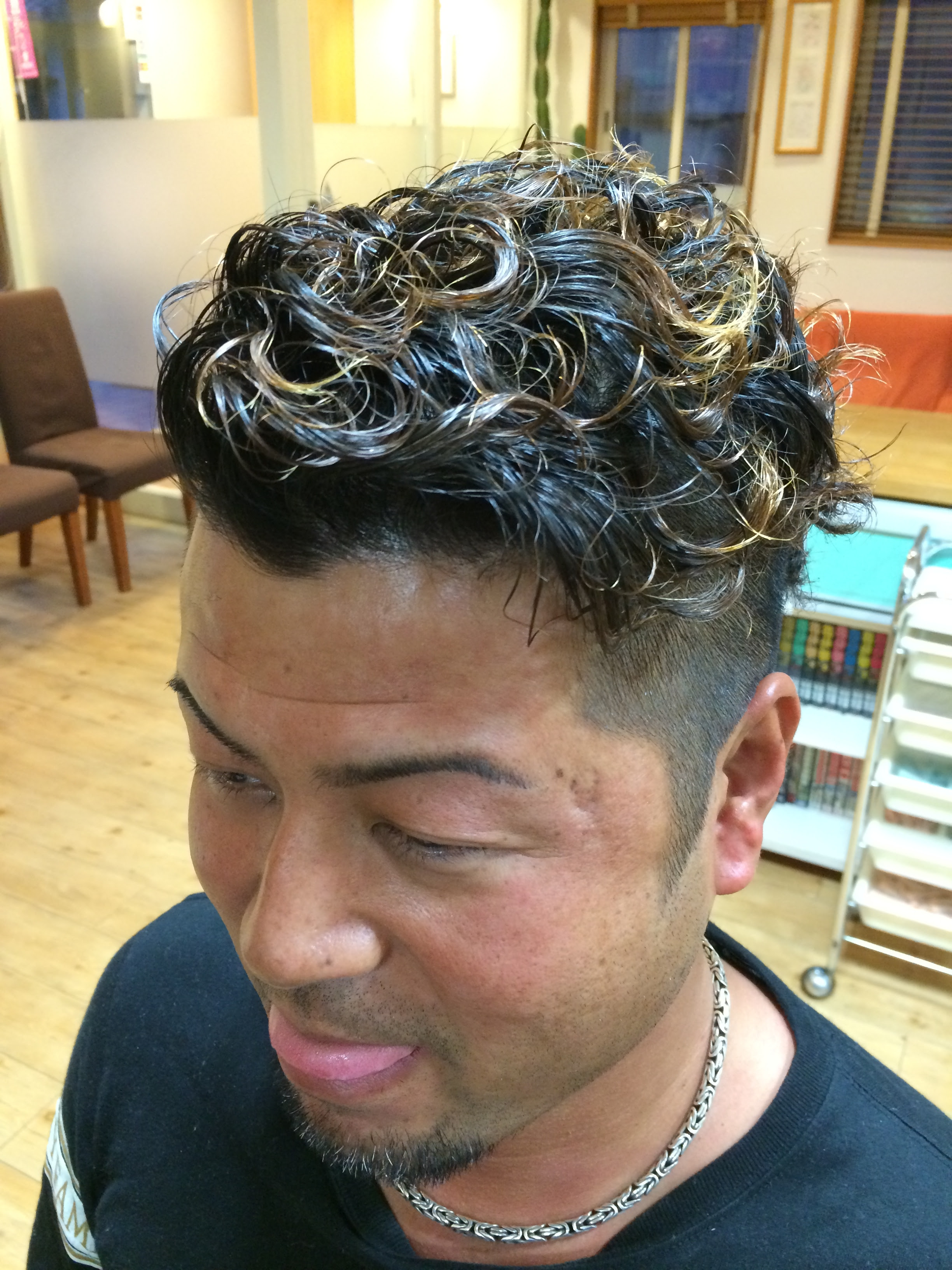 メンズパーマ 男性パーマ ツーブロック 個性派パーマ 安曇野 豊科 ヘアーズマッツ 安曇野の美容師ヒロと理容師マサの ひとり語り