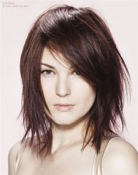 coupe de cheveux carre mi long destructure