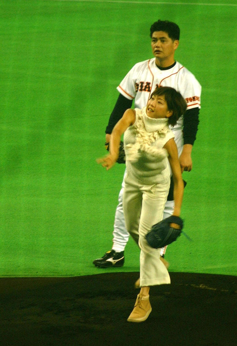 ｐｒ 巨人の東京ドーム開幕戦で誰が始球式を務めるかを当てよう あい ウオッチ Baseball 敗戦処理 ブログ