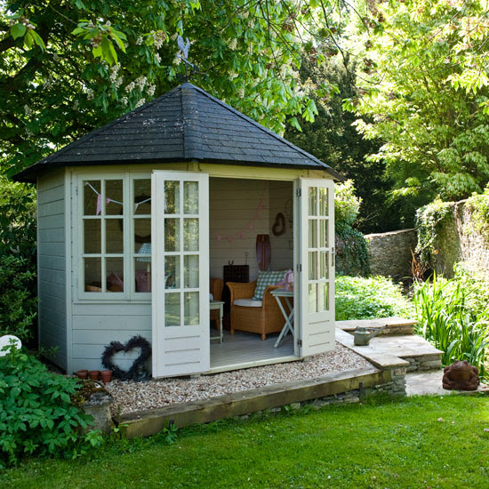 Country garden with summerhouse | Garden inspiration ...