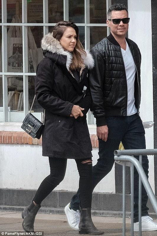 Jessica Alba With Cash In Aspen April 9 2016 Star Style