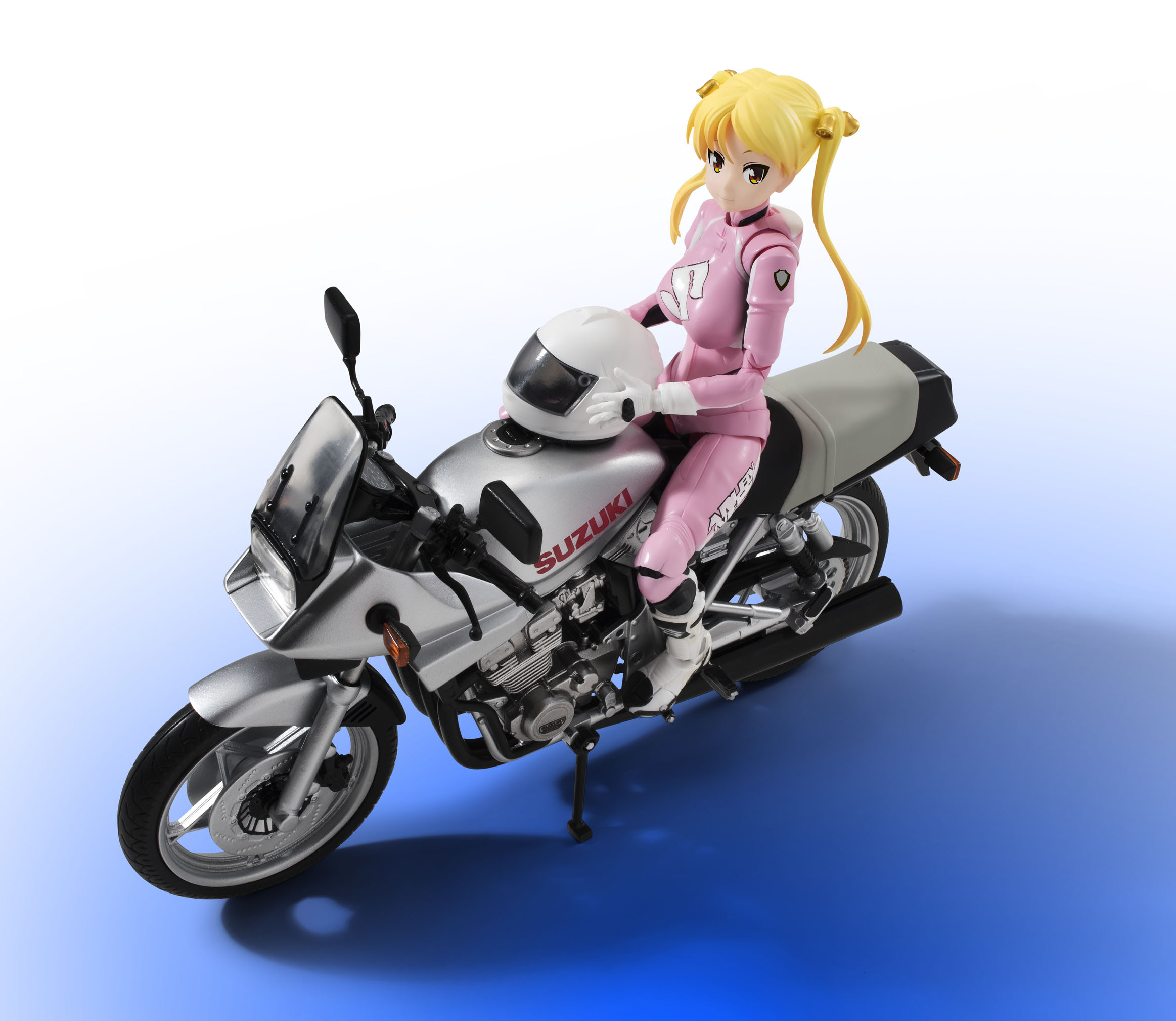 ばくおん のキャラクターとバイクのフィギュアセットが展開開始 Game Watch