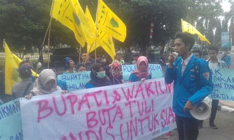 pmii pandeglang soroti pengadaan mobil dinas tuntas media