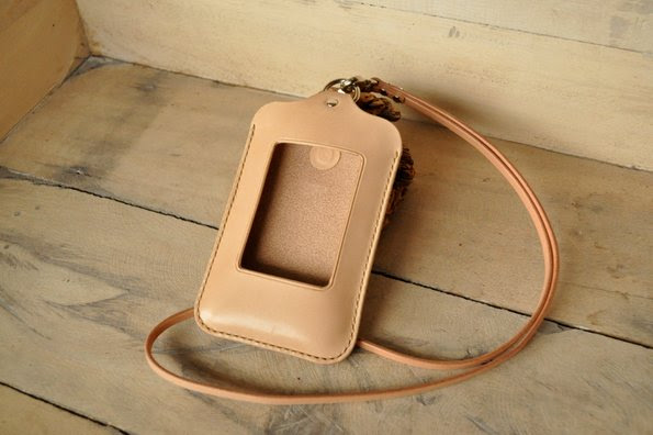 I 様 スマートフォンケース ネックストラップ付き Go104 Gallery Others 総手縫いの革製品のお店 財布 革小物 バッグなどのオーダーメイドも承ります Leather Works Itten レザーワークス イッテン