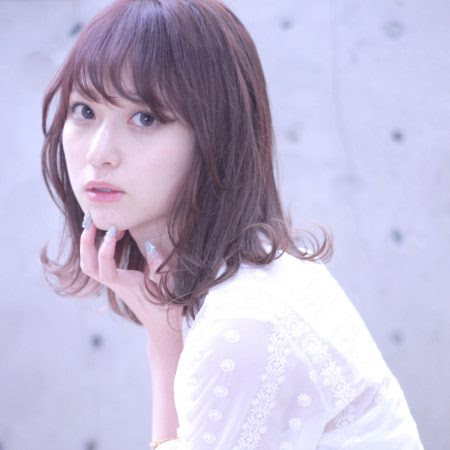 色白になりたい人にオススメのヘアカラーとは 髪色で色白に見える秘密の方法 4cm Blog 金沢市片町タテマチ 諸江 野々市の人気美容室 美容院