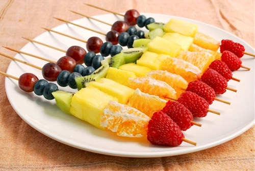 Rainbow Fruit Skewers recipe | Chefthisup