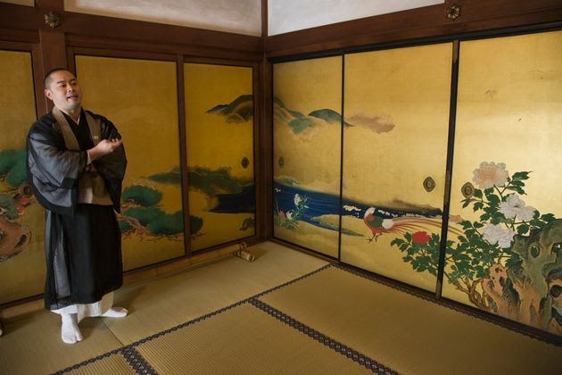 <span class='image-component__caption' itemprop="caption">A monk at Shunkoin stands in front of the temple's sliding door panels, which were painted by artist Eigaku Kano.</span>