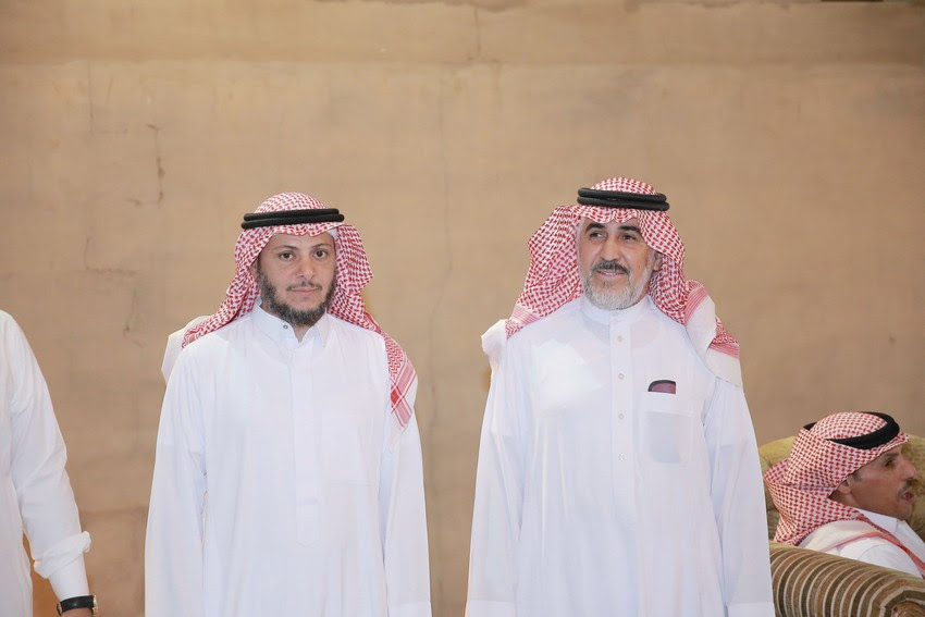 صـور الأستاذ صالح الجمعة يحتفي