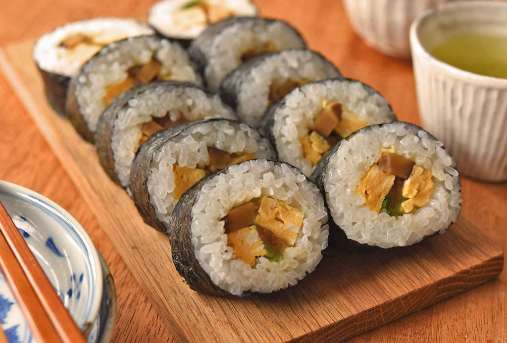 食べ飽きないシンプルな 太巻き のレシピ 作り方 白ごはん Com