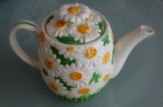Vintage Daisy Teapot