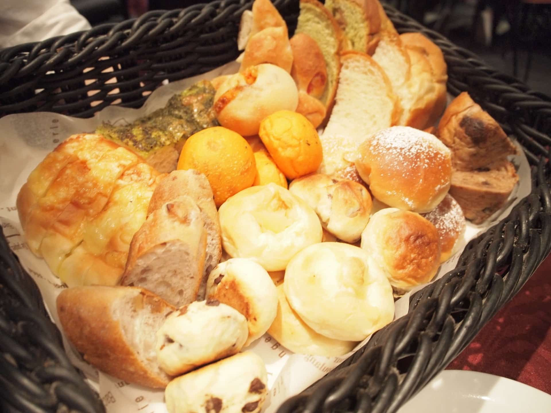 ロビンソン 三宮で焼きたてのパン食べ放題ランチ 高級感があるのに安い