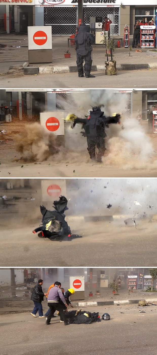 Sequência mostra o momento em que policial é atingido por explosão na avenida Al-Harram, no Cairo, na terça (6) (Foto: AFP Photo/Al-Youm al-Saabi)