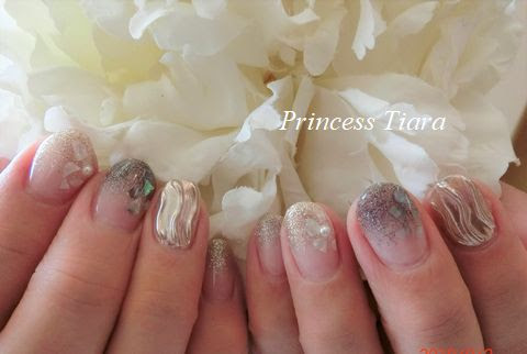 シェルとうねうねミラーネイル 豊田市のネイルサロン スクールprincess Tiara