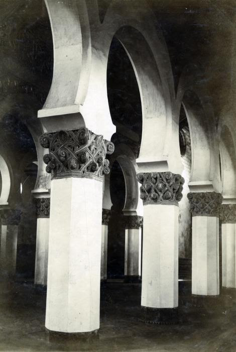 Sinagoga de Santa María la Blanca en junio de 1905. Fotógrafo anónimo. Colección Luis Alba. Ayuntamiento de Toledo