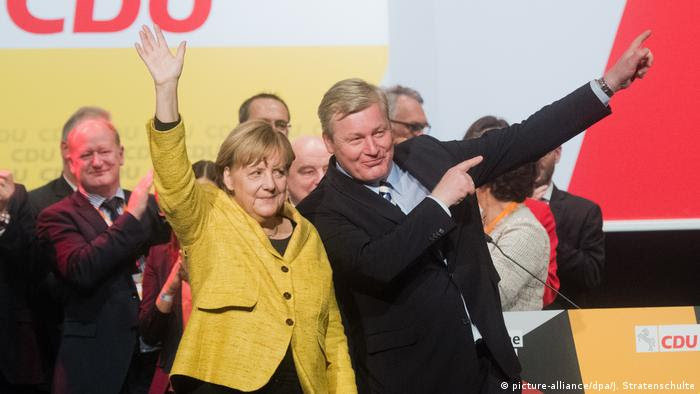 Deutschland Hildesheim Merkel und Althusmann (picture-alliance/dpa/J. Stratenschulte)