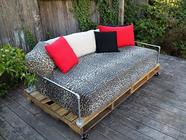 7 Simple Yet Ravishing Outdoor Pallet Furniture | Pallet Furniture DIY