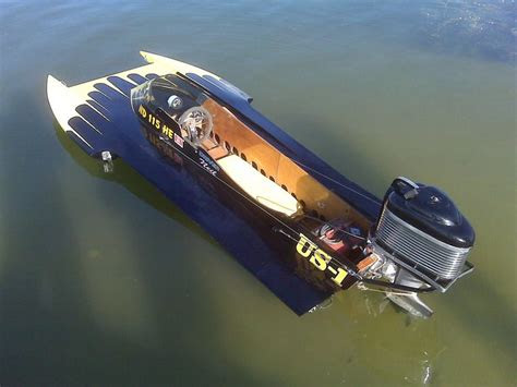 bh hydro class  record holder race boat pickle fork