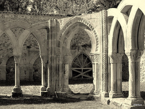 claustro románico de san juan de duero