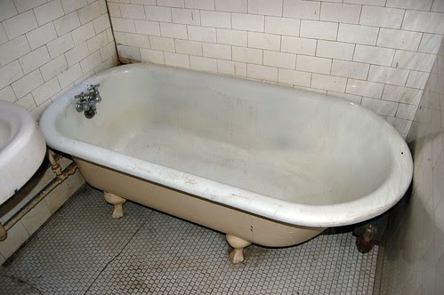 Upstairs_BathroomClawfoot2
