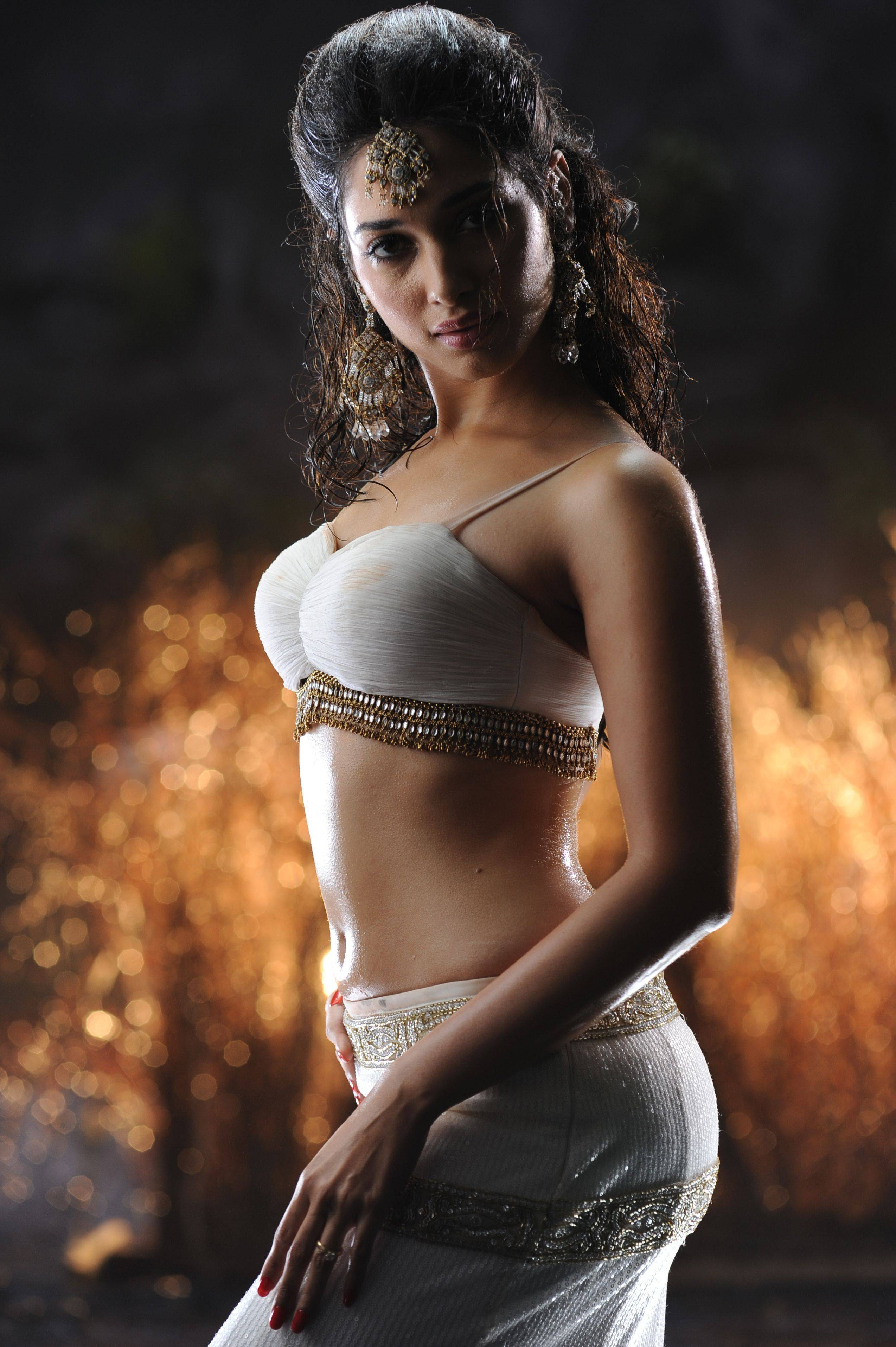 Tamanna showing her hot body!!! HQ Unwatermarked images