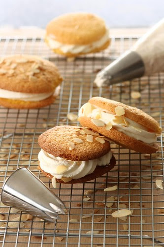 almond kisses