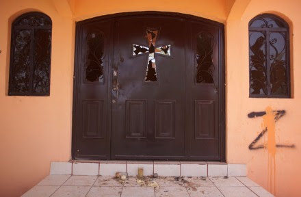 Zetas vandalizan sepulcro de Los Caballeros Templarios. Foto: AP / Alexandre Meneghini