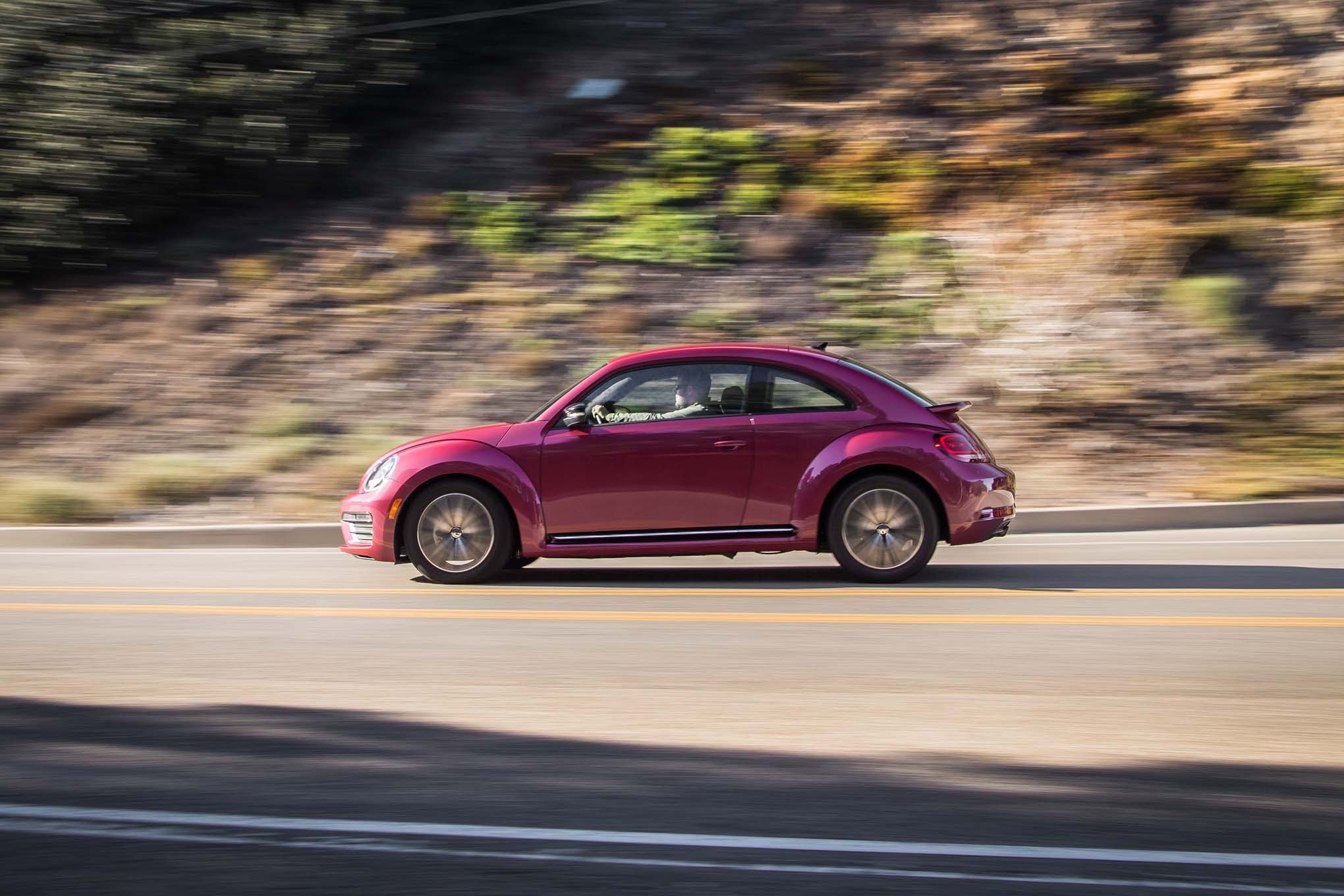 2017 Volkswagen PinkBeetle side in motion