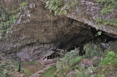 日本最大の洞口を持つとされる 神瀬の石灰洞窟 熊野座神社 日本秘境探訪