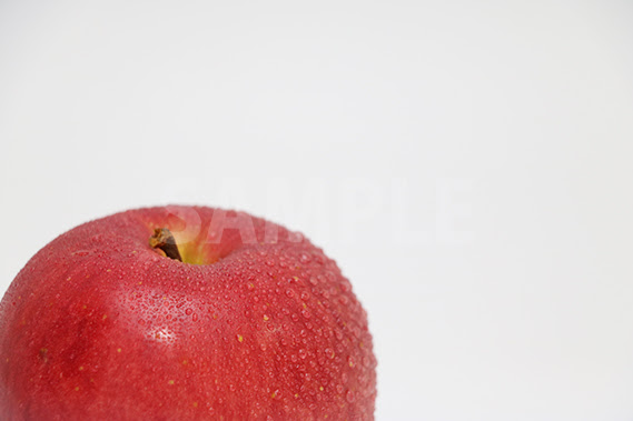 表面が水で濡れたりんごの写真 フォト 無料 商用可能 写真 テクスチャー フリー配布素材サイト