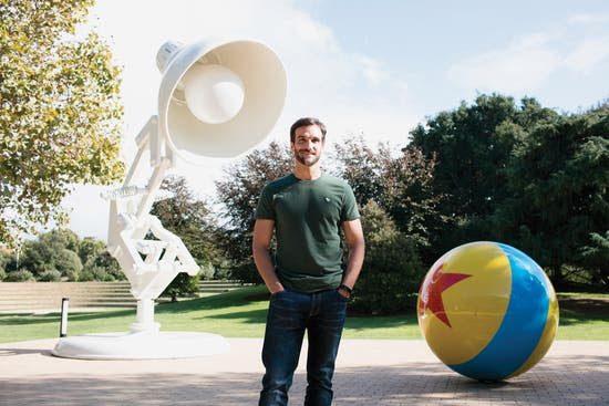 Gastón Ugarte es el único argentino entre los casi 1200 empleados de la compañía perteneciente a Disney. Trabaja en los estudios desde 2007 y fue el encargado de crear el mundo de Unidos, una conmovedora película que se estrena esta semana y que está inspirada en una pérdida temprana del director Da