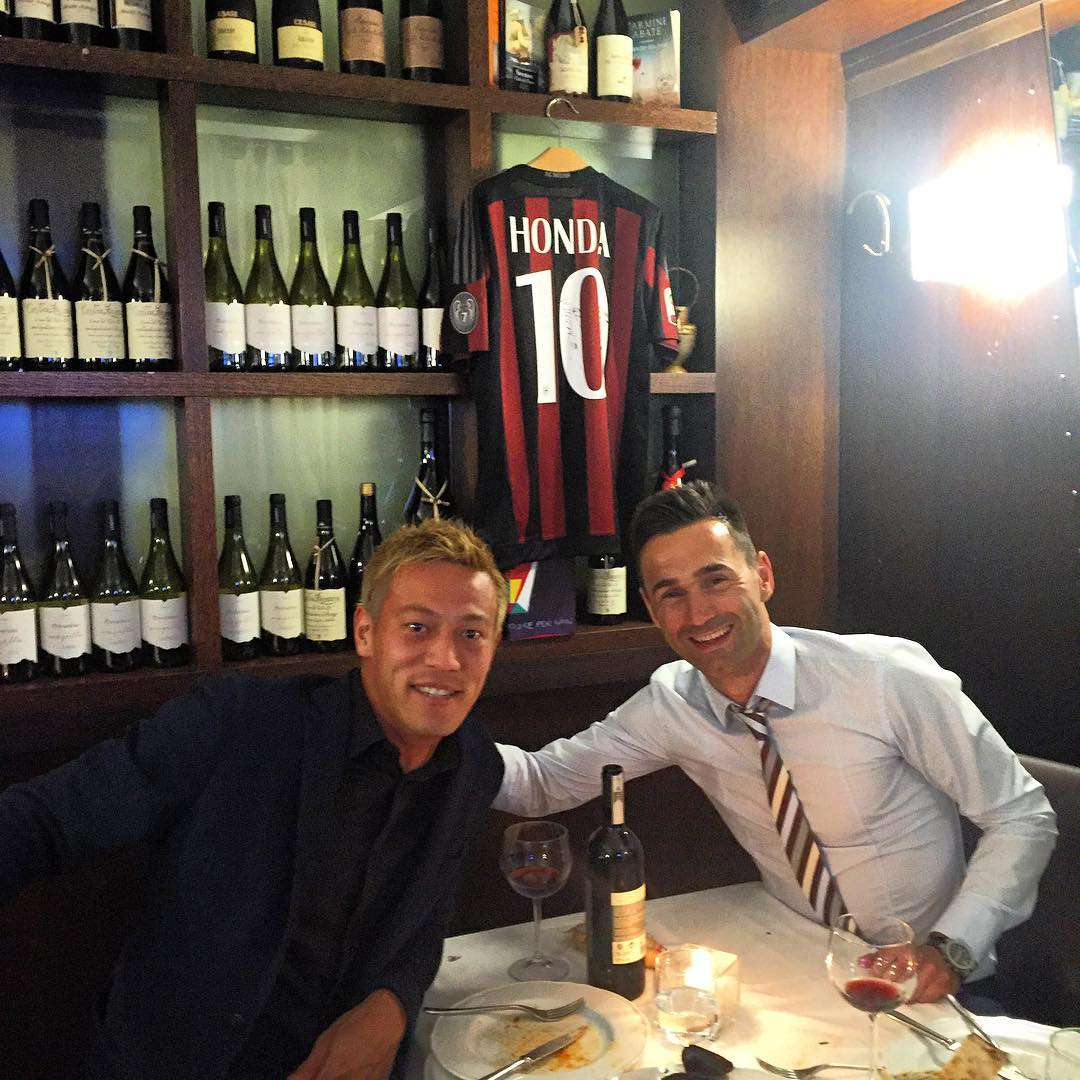 ミラン本田 本田圭佑 フェンロ時代の旧友カラブロとミラノでお食事 サッカーまとめアンテナ サッカーラボアンテナ