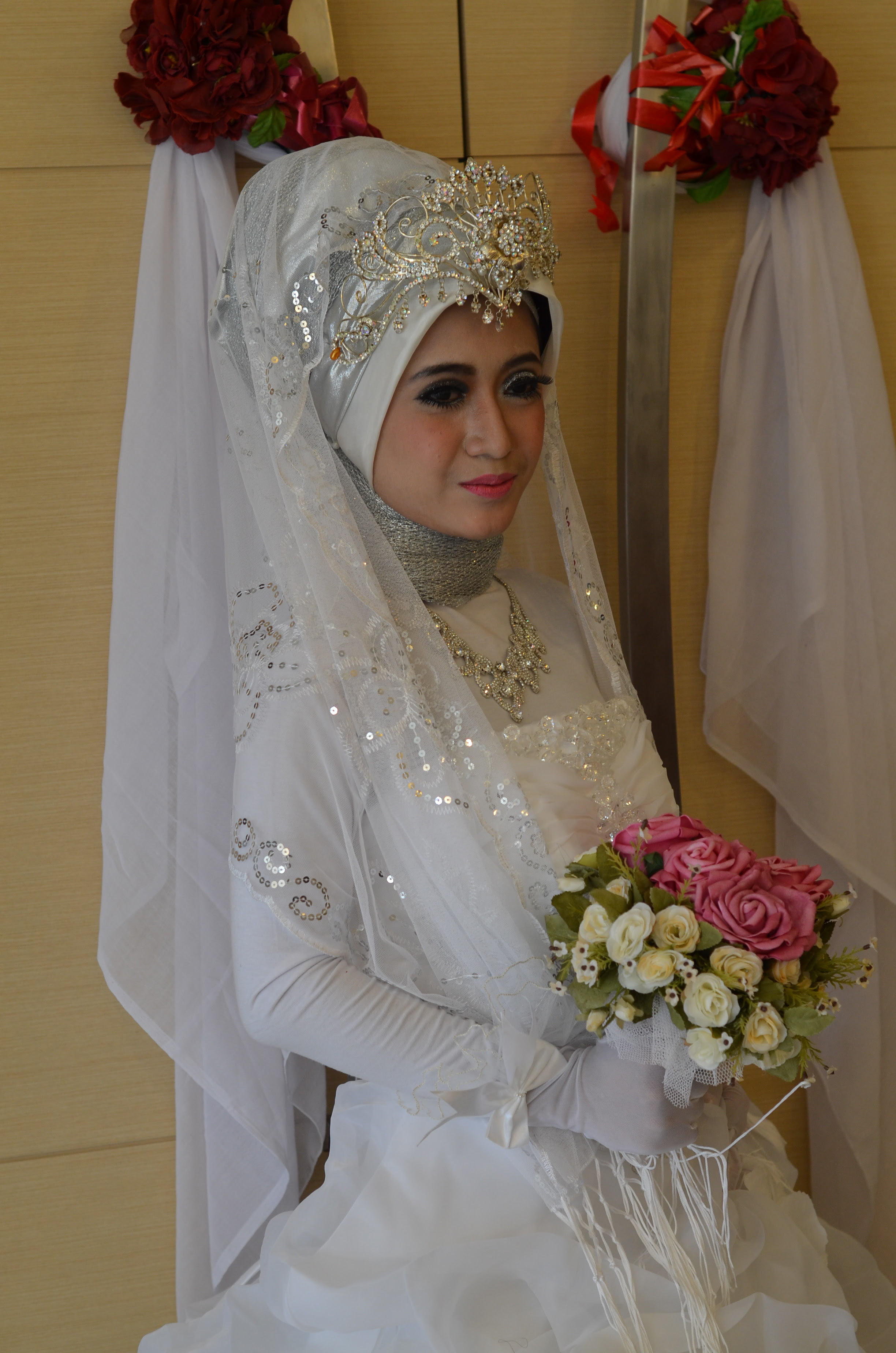 Make Up Kerudung  Pengantin Eloquence Beauty