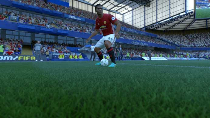 Fifa 17: torcida e treinadores não mudaram muito (Foto: Reprodução/Murilo Molina)