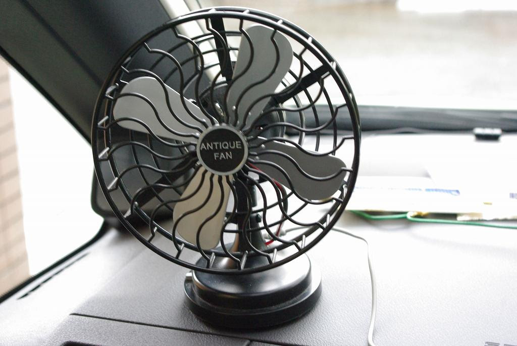 そらおくんのぶらぶら日和 車載ソーラー扇風機