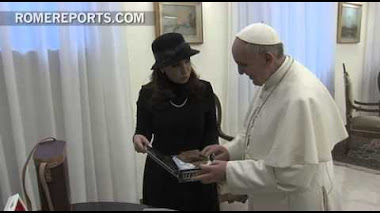 El Papa regala a la presidenta argentina libros sobre la Doctrina social de la Iglesia
