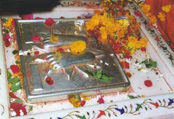 http://www.liveindia.com/sai/a9c.jpg