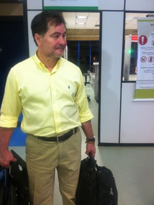 Roger Pinto chega a Brasília (Foto: G1)