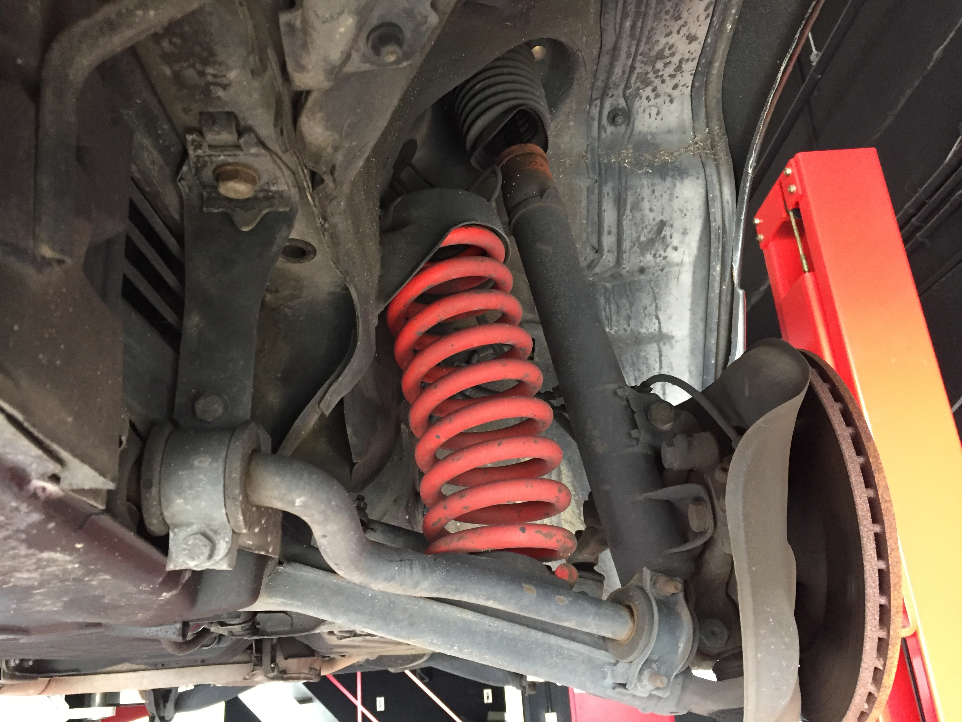 ベンツ ｗ１２４ ｅ２２０ｔ フロントロアアーム スプリング交換 Y Sgarage