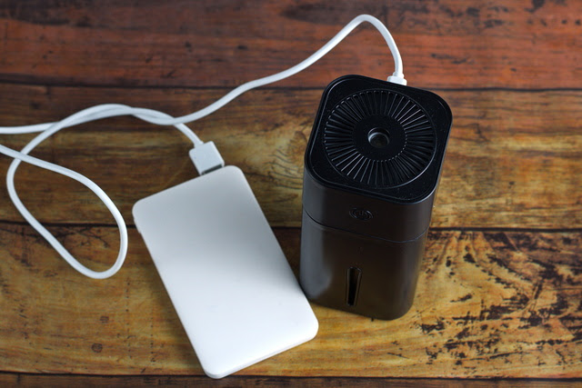 モバイルバッテリーで動く ダイソーのミニ加湿器は使える レビューしてみた Boomiy ブーミー