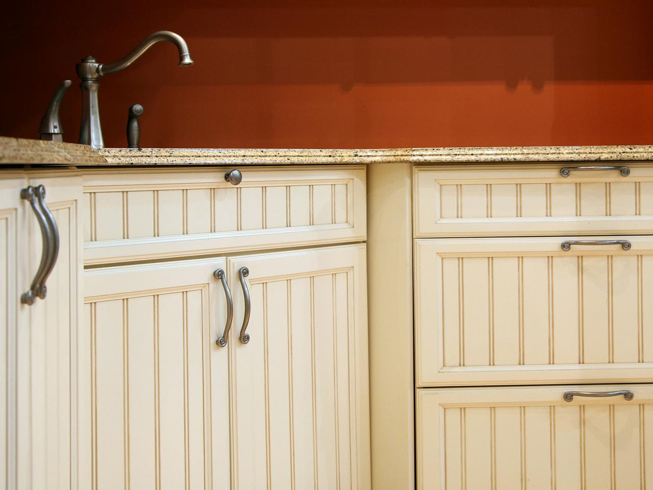 Kitchen Cabinet Door Handles And Knobs Pictures Options Tips Kitchen Cabinet Door Handles And Knobs Pictures Options Tips