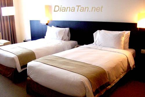g hotel's bedroom