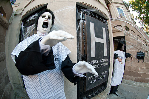 HalloweenExterior2011-14