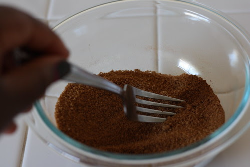 Mix the sugar and cinnamon