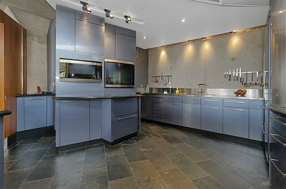 71 Simcoe Street