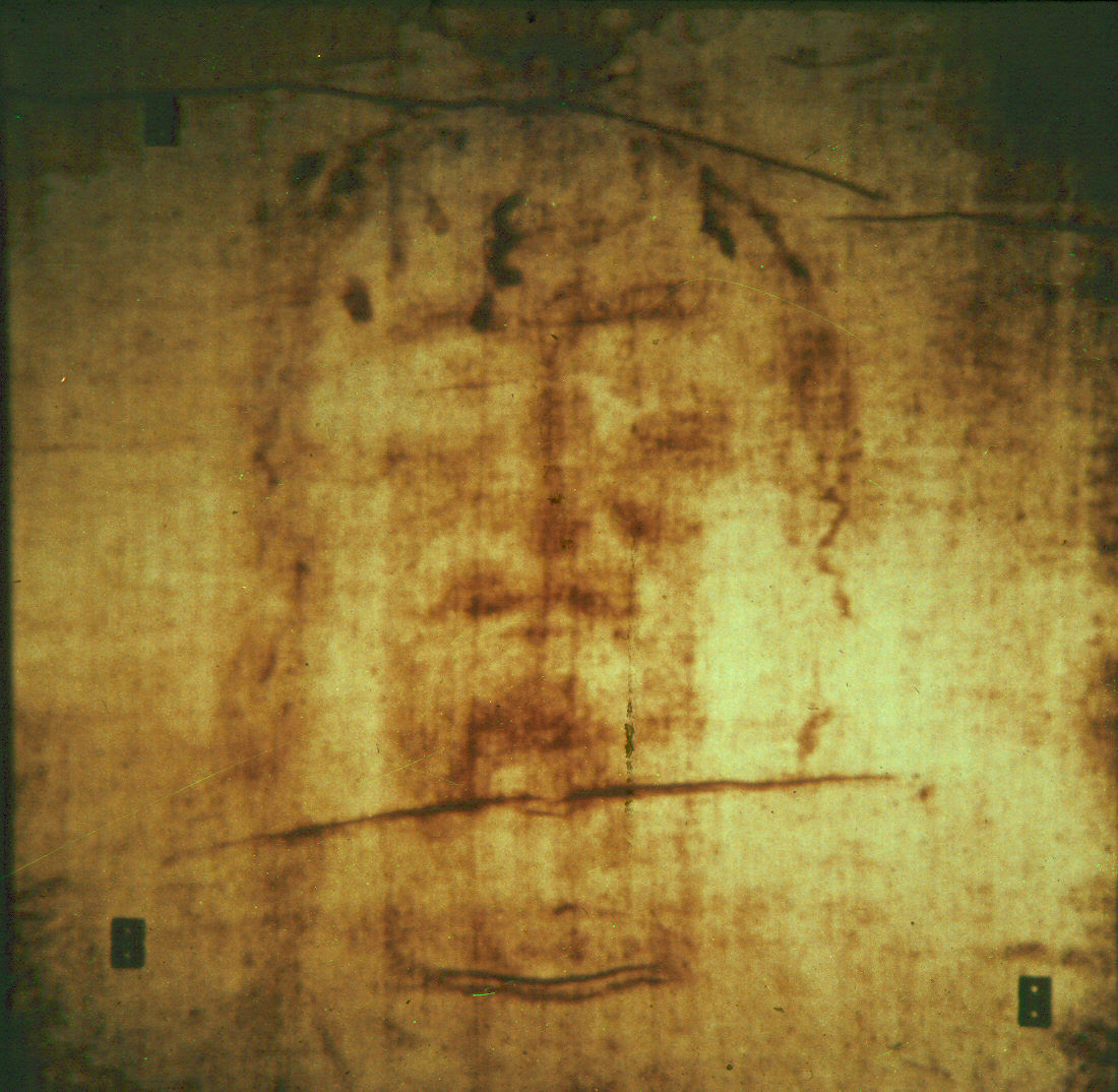http://www.resurrectionoftheshroud.com/007.jpg