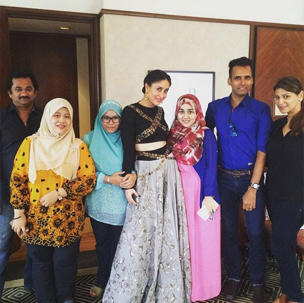 بالصور المعجبات يهاجمن غرفه كارينا